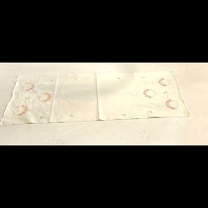 Embroidered table linen